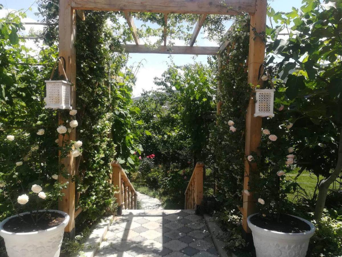 My Garden Hotel Tbilisi Luaran gambar